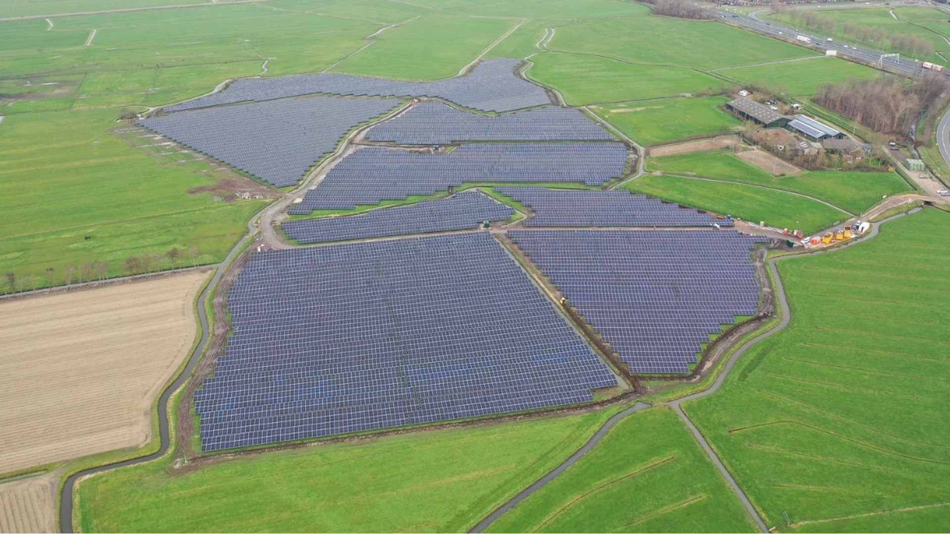 Foto: Zonnepark Uitgeest.jpg